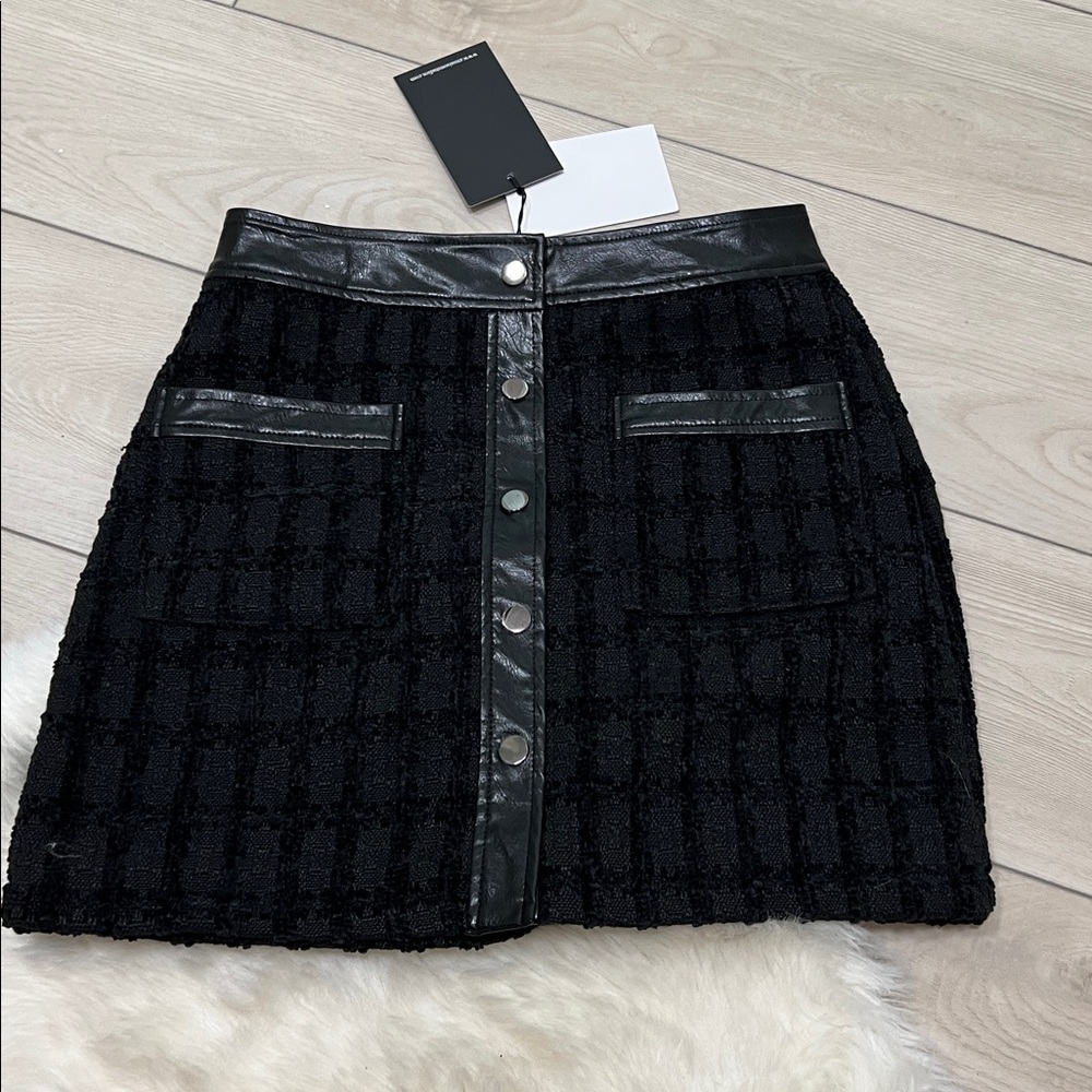 NWT En Saison “Melbrooke”Chic Black Tweed Skirt with Leather Accents